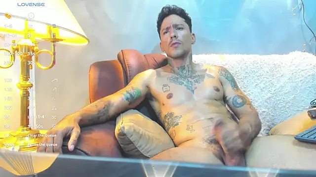 Snapshot of Dylanstonne chatting on 01.10.25 Dylanstonne online show from 01.10.25