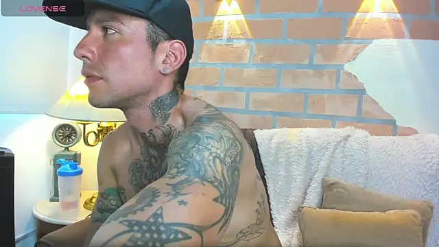 Snapshot of Dylanstonne chatting on 03.07.25 Dylanstonne online show from 03.07.25