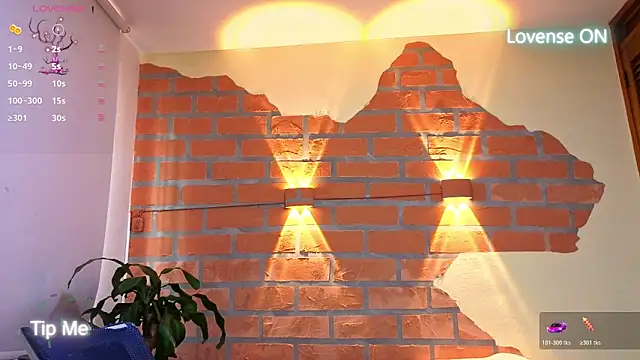 Snapshot of Dylanstonne chatting on 11.08.25 Dylanstonne online show from 11.08.25