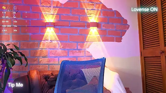 Snapshot of Dylanstonne chatting on 11.09.25 Dylanstonne online show from 11.09.25