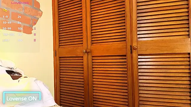 Snapshot of Dylanstonne chatting on 11.22.25 Dylanstonne online show from 11.22.25