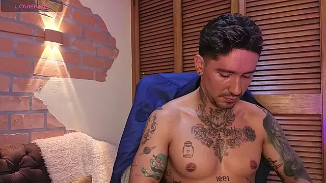 Snapshot of Dylanstonne chatting on 11.29.25 Dylanstonne online show from 11.29.25