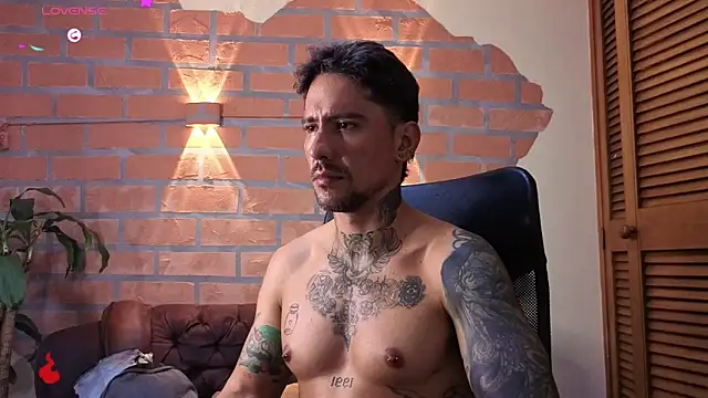 Snapshot of Dylanstonne chatting on 11.30.25 Dylanstonne online show from 11.30.25