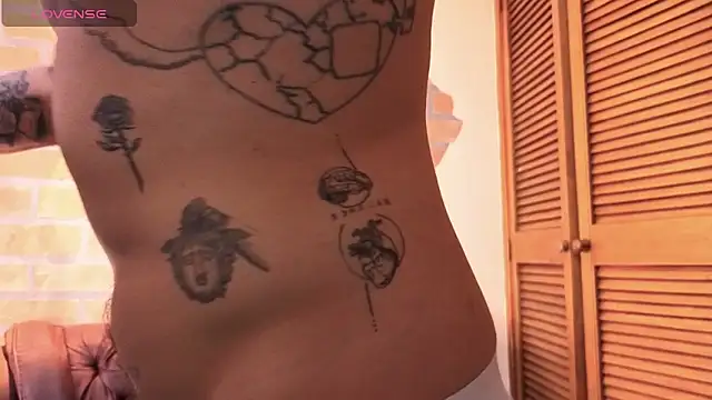 Snapshot of Dylanstonne chatting on 12.04.25 Dylanstonne online show from 12.04.25