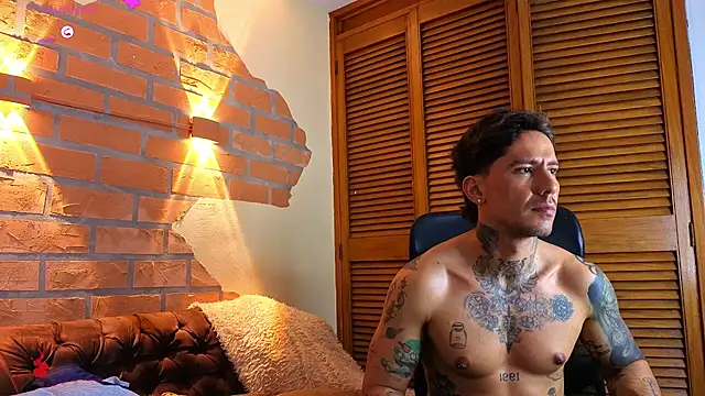 Snapshot of Dylanstonne chatting on 12.17.25 Dylanstonne online show from 12.17.25