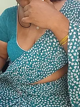 Snapshot of Sexy-Telugunayana2 chatting on 10.31.25 Sexy-Telugunayana2 online show from 10.31.25