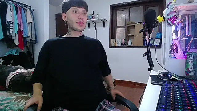 Snapshot of esjrobles chatting on 12.26.24 esjrobles online show from 12.26.24