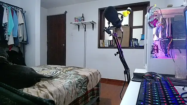 Snapshot of esjrobles chatting on 12.27.24 esjrobles online show from 12.27.24