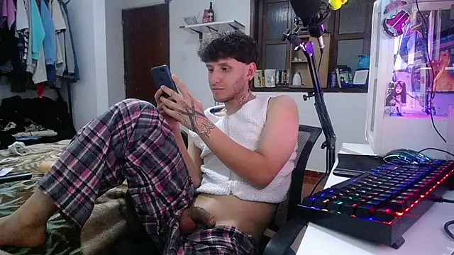Snapshot of esjrobles chatting on 12.27.24 esjrobles online show from 12.27.24