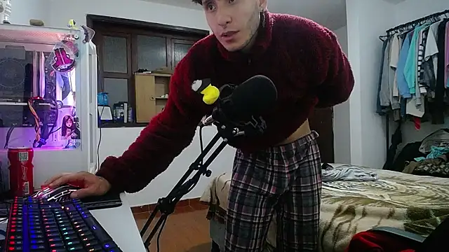 Snapshot of esjrobles chatting on 12.31.24 esjrobles online show from 12.31.24