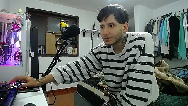 Snapshot of esjrobles chatting on 01.03.25 esjrobles online show from 01.03.25