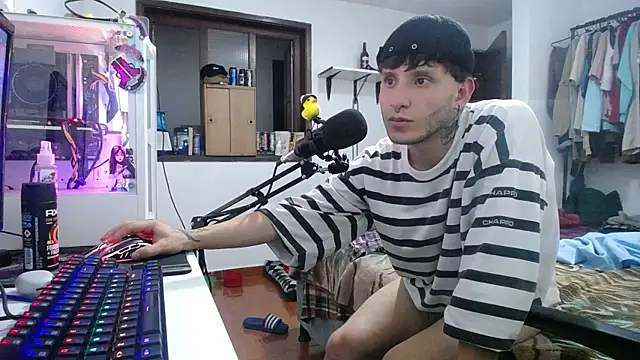 Snapshot of esjrobles chatting on 01.08.25 esjrobles online show from 01.08.25