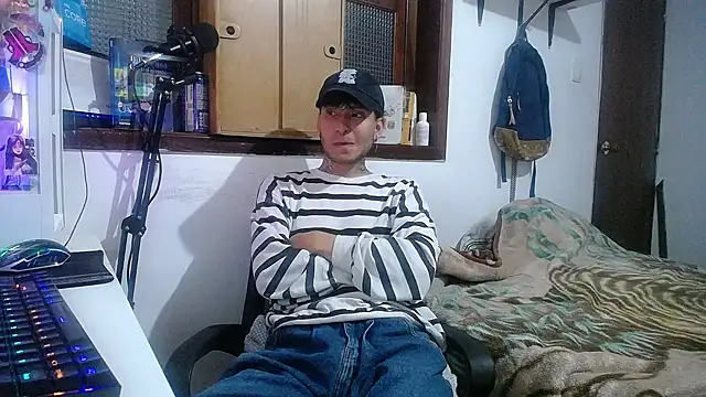 Snapshot of esjrobles chatting on 02.13.25 esjrobles online show from 02.13.25