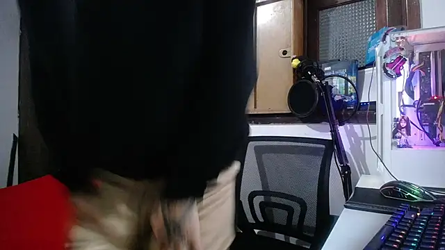 Snapshot of esjrobles chatting on 02.15.25 esjrobles online show from 02.15.25