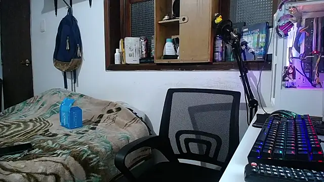Snapshot of esjrobles chatting on 03.04.25 esjrobles online show from 03.04.25