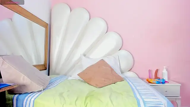 Snapshot of Ally_Parkeer_ chatting on 02.08.25 Ally Parkeer online show from 02.08.25