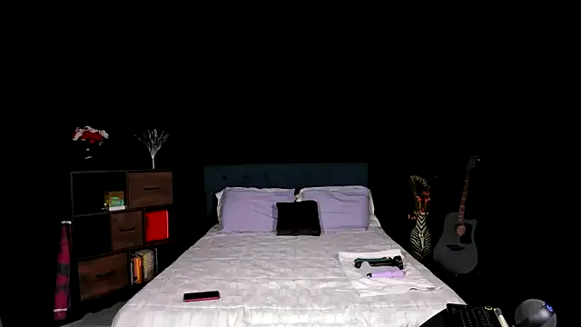 Snapshot of NinaRiveraXO chatting on 09.24.25 NinaRiveraXO online show from 09.24.25