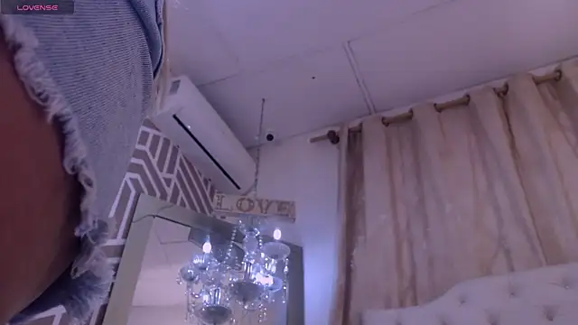Snapshot of SashaDurante chatting on 04.25.26 SashaDurante online show from 04.25.26
