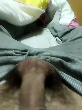 Snapshot of aZepuft chatting on 03.21.25 aZepuft online show from 03.21.25