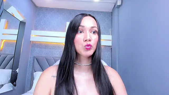 Snapshot of JessicaMilan chatting on 10.30.25 JessicaMilan online show from 10.30.25