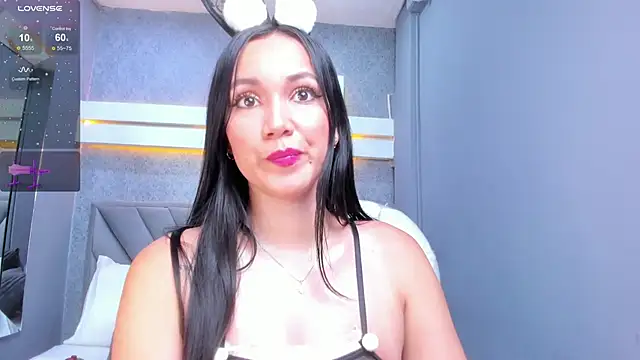 Snapshot of JessicaMilan chatting on 10.31.25 JessicaMilan online show from 10.31.25