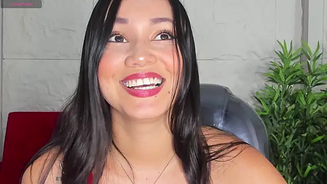 Snapshot of JessicaMilan chatting on 11.21.25 JessicaMilan online show from 11.21.25