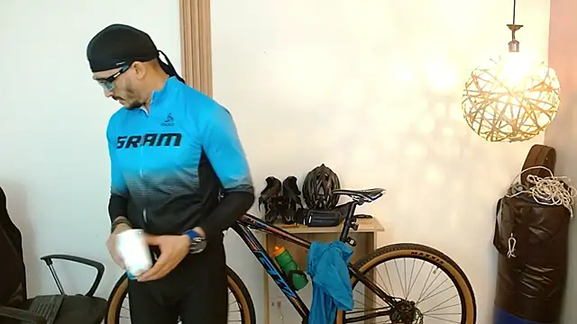 Reiko 85  online show from 11.28.25