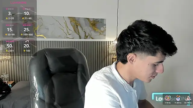 Snapshot of Dyla_n18 chatting on 04.25.26 Dyla n18 online show from 04.25.26