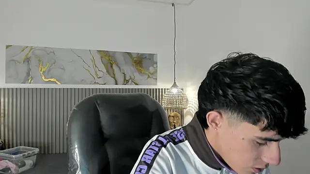 Snapshot of Dyla_n18 chatting on 04.27.26 Dyla n18 online show from 04.27.26