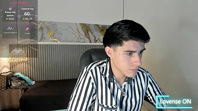 Snapshot of Dyla_n18 chatting on 05.15.26 Dyla n18 online show from 05.15.26