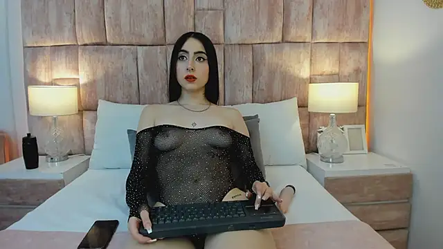 Snapshot of MonserratPeters chatting on 12.10.24 MonserratPeters online show from 12.10.24