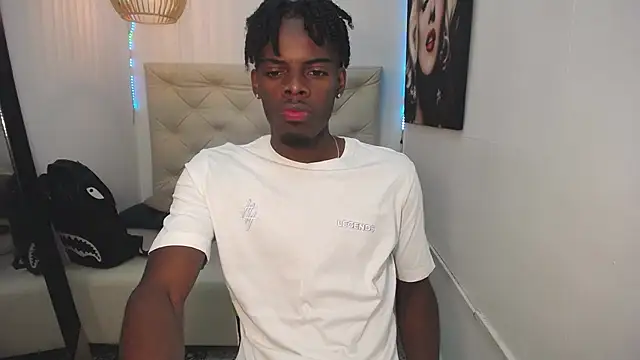 Snapshot of royce_ebony chatting on 01.25.25 royce ebony online show from 01.25.25