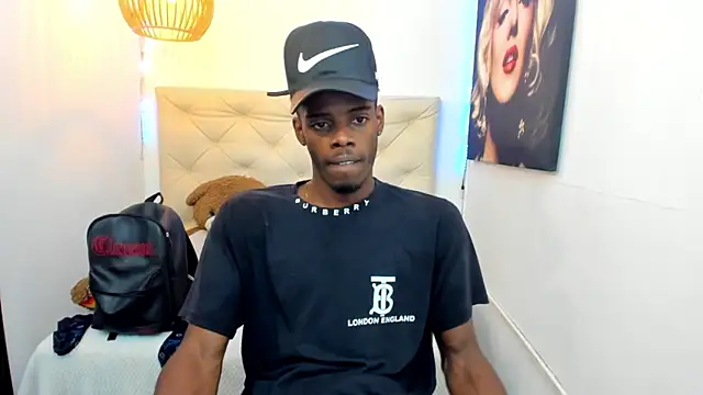 Snapshot of royce_ebony chatting on 09.18.25 royce ebony online show from 09.18.25