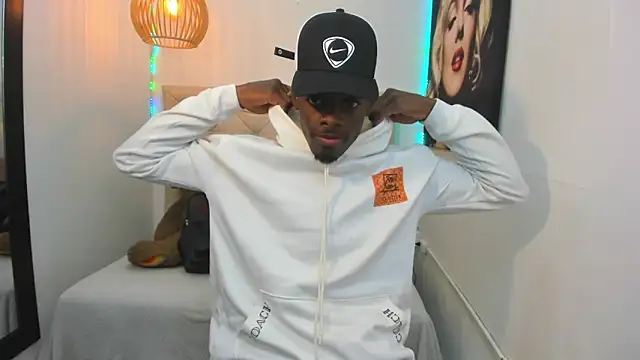 Snapshot of royce_ebony chatting on 09.25.25 royce ebony online show from 09.25.25