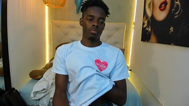 Snapshot of royce_ebony chatting on 09.30.25 royce ebony online show from 09.30.25