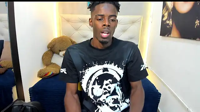 Snapshot of royce_ebony chatting on 10.22.25 royce ebony online show from 10.22.25