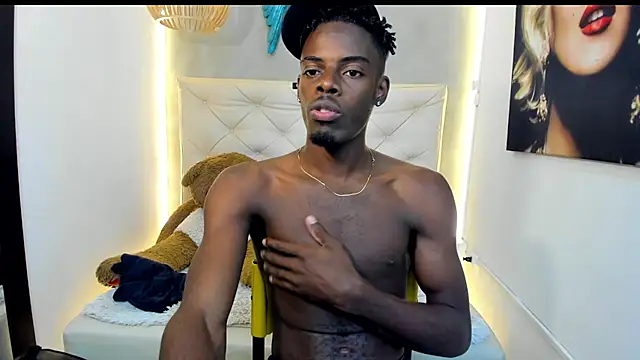 Snapshot of royce_ebony chatting on 10.23.25 royce ebony online show from 10.23.25