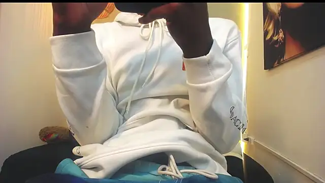 Snapshot of royce_ebony chatting on 10.29.25 royce ebony online show from 10.29.25