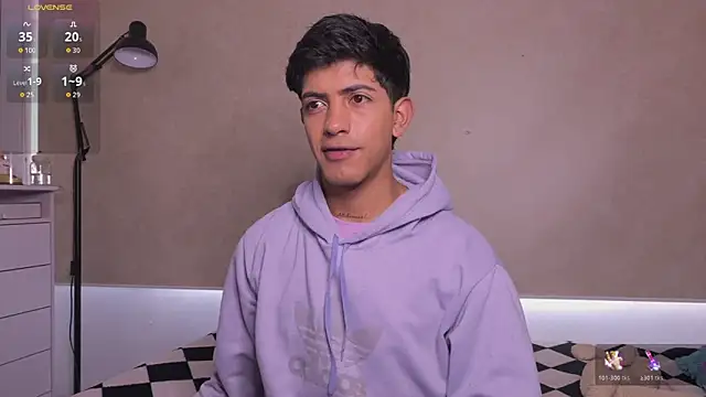 Snapshot of teobowny_ chatting on 11.18.25 teobowny online show from 11.18.25