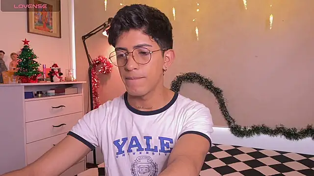 Snapshot of teobowny_ chatting on 12.17.25 teobowny online show from 12.17.25