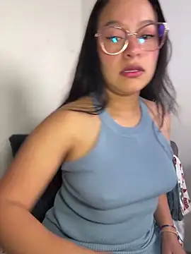 Snapshot of Liulee chatting on 12.14.25 Liulee online show from 12.14.25