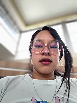 Snapshot of Liulee chatting on 12.16.25 Liulee online show from 12.16.25