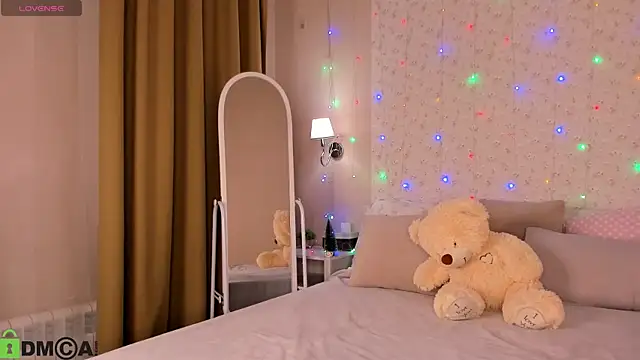 Jennifer Wadee online show from 12.20.25