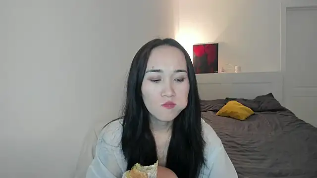 aenie online show from 10.24.25