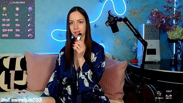 Snapshot of Anal_Girl_ chatting on 01.06.25 Anal Girl online show from 01.06.25