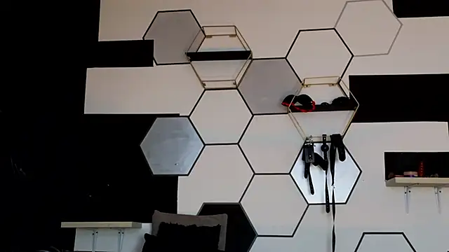 haileycat online show from 02.18.25