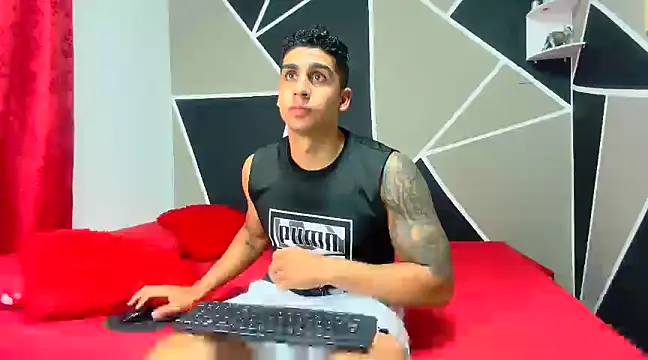 Snapshot of astrom_greyy chatting on 03.18.25 astrom greyy online show from 03.18.25