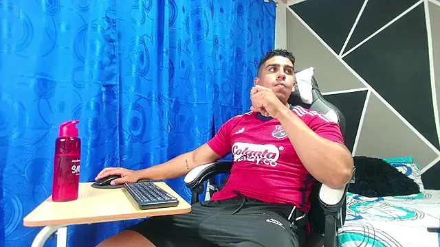 Snapshot of astrom_greyy chatting on 10.29.25 astrom greyy online show from 10.29.25