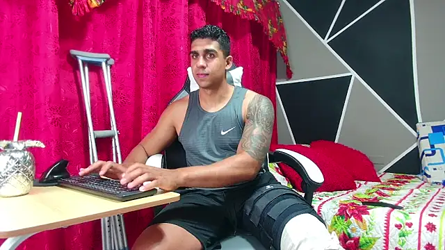 Snapshot of astrom_greyy chatting on 11.25.25 astrom greyy online show from 11.25.25