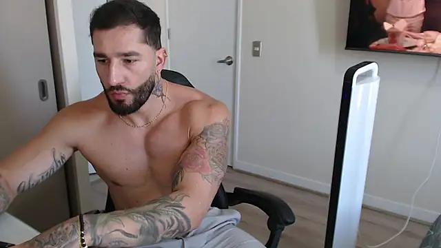 Snapshot of jonhklleyn chatting on 03.08.25 jonhklleyn online show from 03.08.25